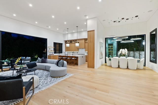 5727 Cahill Avenue, Tarzana CA: https://media.crmls.org/medias/a29a155c-6f55-47a9-ad6d-f55a5d0fc09e.jpg