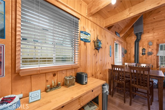 Detail Gallery Image 3 of 27 For 747 Holmes Ln, Sugarloaf,  CA 92386 - 2 Beds | 1 Baths