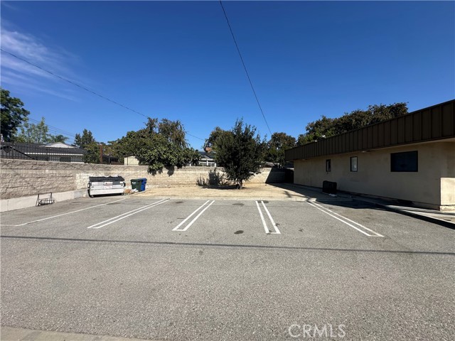 Image 19 of 24 For 2005 Garey Avenue