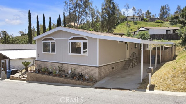 24425 Woolsey Canyon Road, West Hills CA: https://media.crmls.org/medias/a29bbc2c-3b94-49d3-a01b-dafc44bab26e.jpg