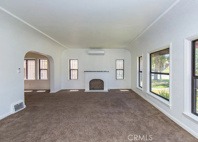 Detail Gallery Image 3 of 20 For 1082 S Redondo Bld, Los Angeles,  CA 90019 - 3 Beds | 2 Baths