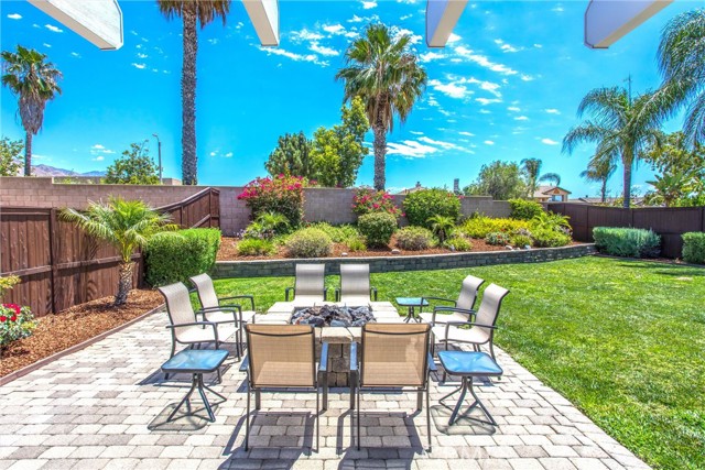 7471 Windrose Drive, Highland CA: https://media.crmls.org/medias/a29da807-e6ab-4896-bc4c-bc6e968453e5.jpg