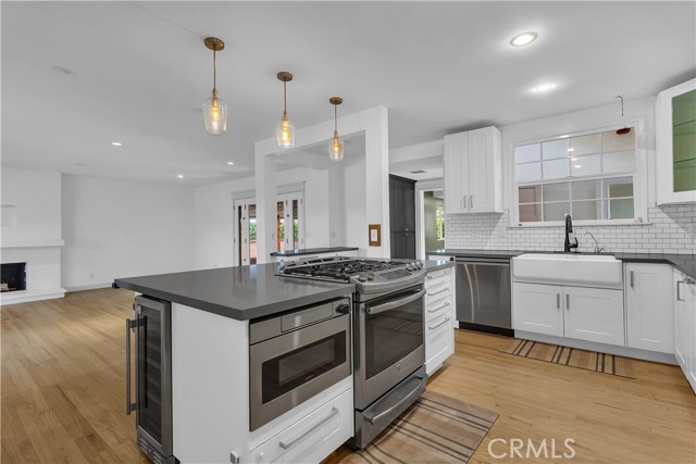 Detail Gallery Image 5 of 33 For 6835 E Parapet, Long Beach,  CA 90808 - 4 Beds | 4 Baths