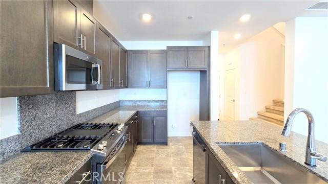3942 Lavine Way, Corona CA: https://media.crmls.org/medias/a29dfbc0-4f0d-4f51-9388-42e08e03f499.jpg