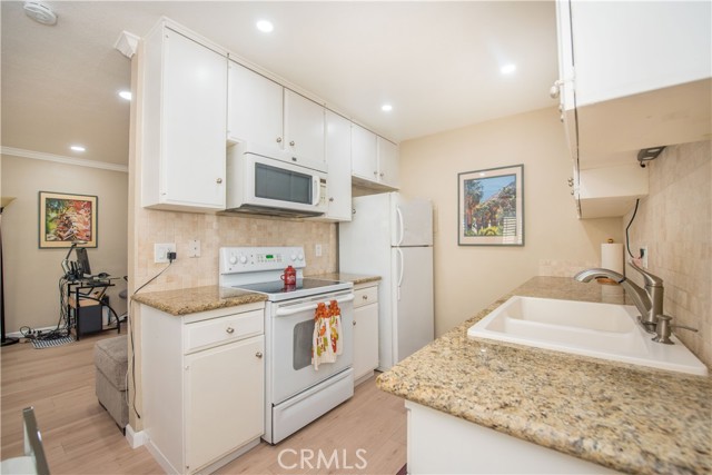 611 S La Veta Park Circle, Orange CA: https://media.crmls.org/medias/a29e822e-2a28-4f40-b2a9-958465f23b03.jpg