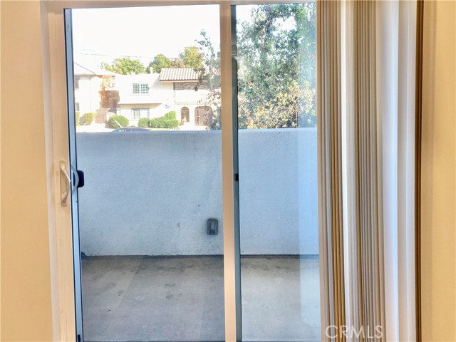 Detail Gallery Image 24 of 39 For 7327 Kester Ave #6,  Van Nuys,  CA 91405 - 4 Beds | 3/1 Baths