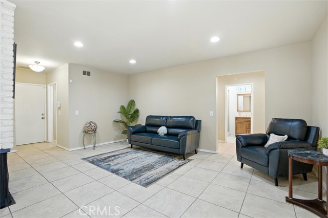 2709 W 109th Street, Inglewood CA: https://media.crmls.org/medias/a29f3293-d8a0-4fb5-ab8d-45fd0a5c507a.jpg