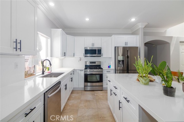 Detail Gallery Image 8 of 24 For 37943 Sweet Magnolia Way, Murrieta,  CA 92563 - 4 Beds | 2 Baths