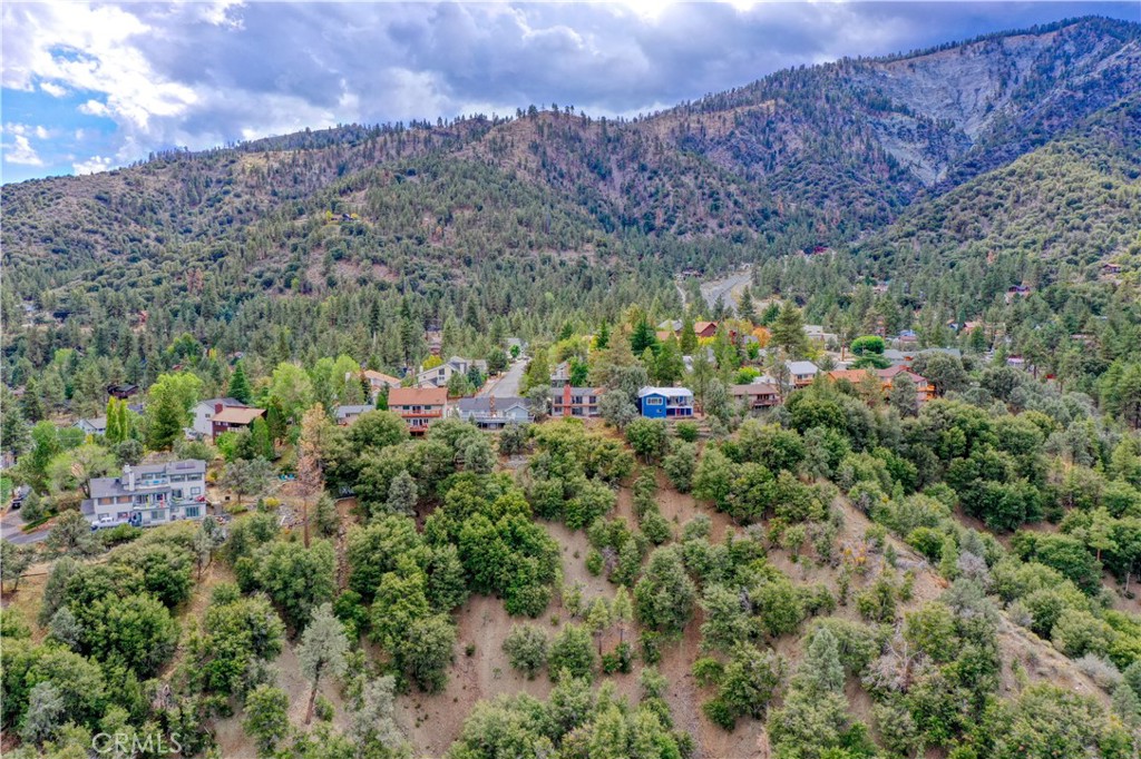 https://media.crmls.org/medias/a2a13c1d-6318-4e93-a321-6c11feeedbc7.jpg?preset=X-Large