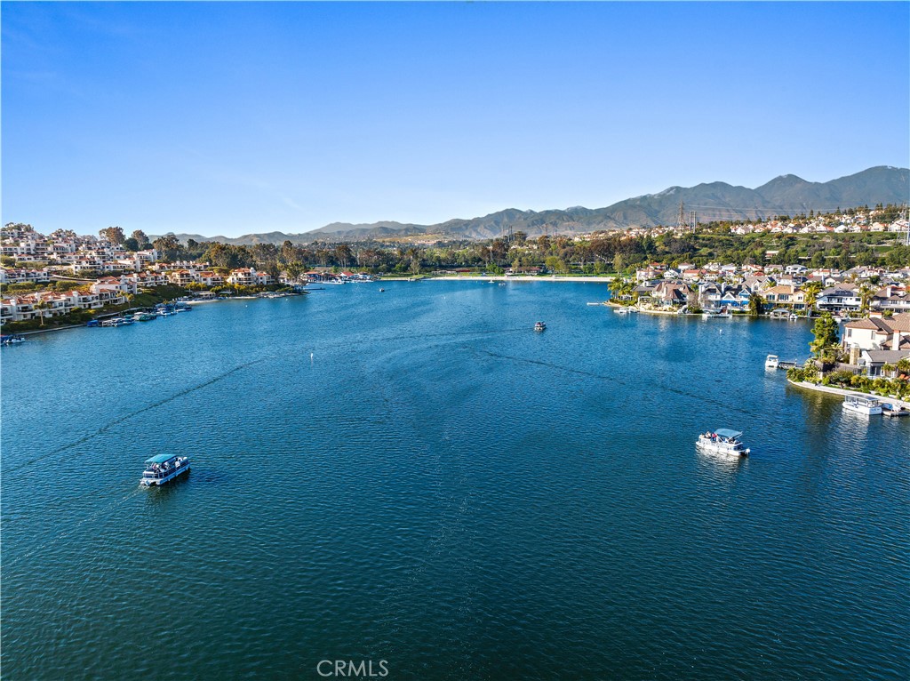 https://media.crmls.org/medias/a2a150ed-8189-45fe-bbd6-3c4376d05267.jpg?preset=X-Large