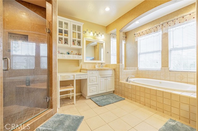 Detail Gallery Image 36 of 48 For 574 Oak Tree Ct, Simi Valley,  CA 93065 - 5 Beds | 4/1 Baths