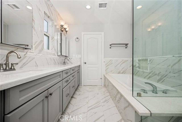 Detail Gallery Image 19 of 49 For 1033 Linden Pl, Costa Mesa,  CA 92627 - 4 Beds | 2/1 Baths