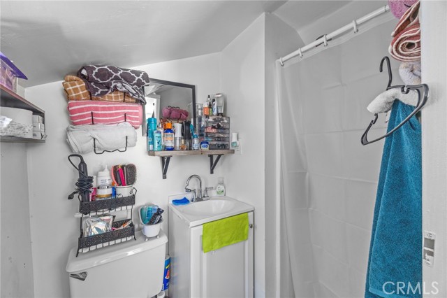 Detail Gallery Image 27 of 39 For 1709 S Townsend St, Santa Ana,  CA 92704 - 4 Beds | 2/1 Baths
