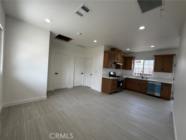 257 E Marker, Long Beach CA: https://media.crmls.org/medias/a2a305d7-a7ee-4d3b-88af-e5b29d3ef9d2.jpg