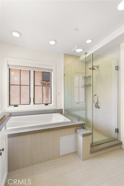 Detail Gallery Image 12 of 21 For 606 1/2 Marigold Ave, Corona Del Mar,  CA 92625 - 2 Beds | 2/1 Baths