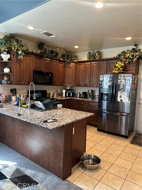 Detail Gallery Image 5 of 23 For 1611 Brea St, Bakersfield,  CA 93307 - 3 Beds | 2 Baths