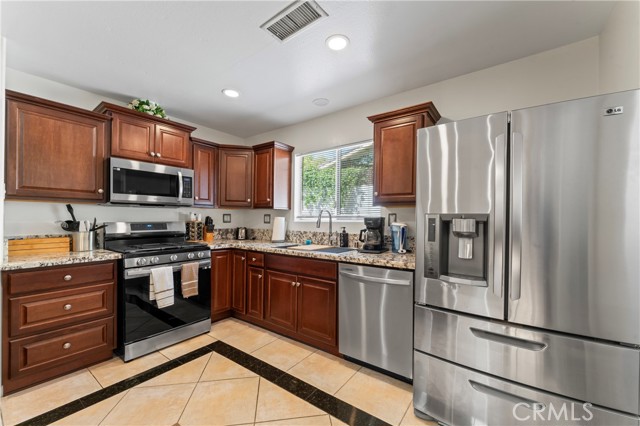 Detail Gallery Image 9 of 44 For 27932 Calypso Ln, Canyon Country,  CA 91351 - 4 Beds | 2 Baths