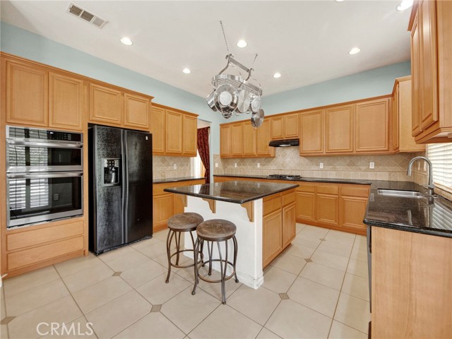 Detail Gallery Image 11 of 43 For 28346 Linda Vista, Canyon Country,  CA 91387 - 6 Beds | 3 Baths