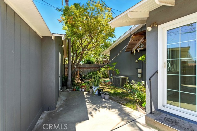 804 Naples Street, Monrovia CA: https://media.crmls.org/medias/a2aa2ec3-a7be-4eaa-b830-970a03306baa.jpg