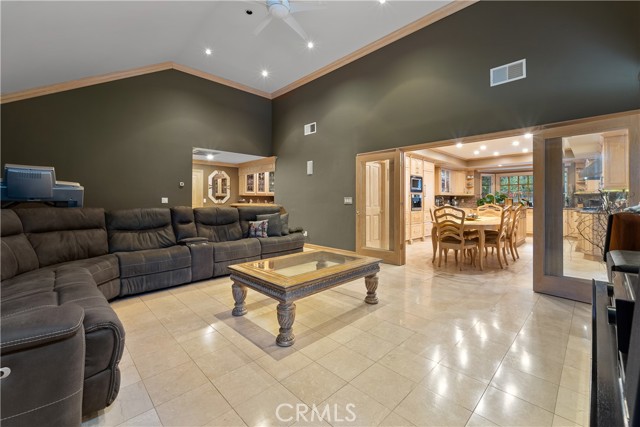 6011 Paseo La Vista, Woodland Hills CA: https://media.crmls.org/medias/a2aba064-03fa-4ff3-a8d1-1a50c65cbad2.jpg