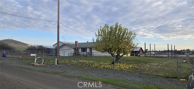 679 E Mulberry Avenue, Porterville CA: https://media.crmls.org/medias/a2abb64d-8895-4e6b-8d2e-46863b14b64f.jpg