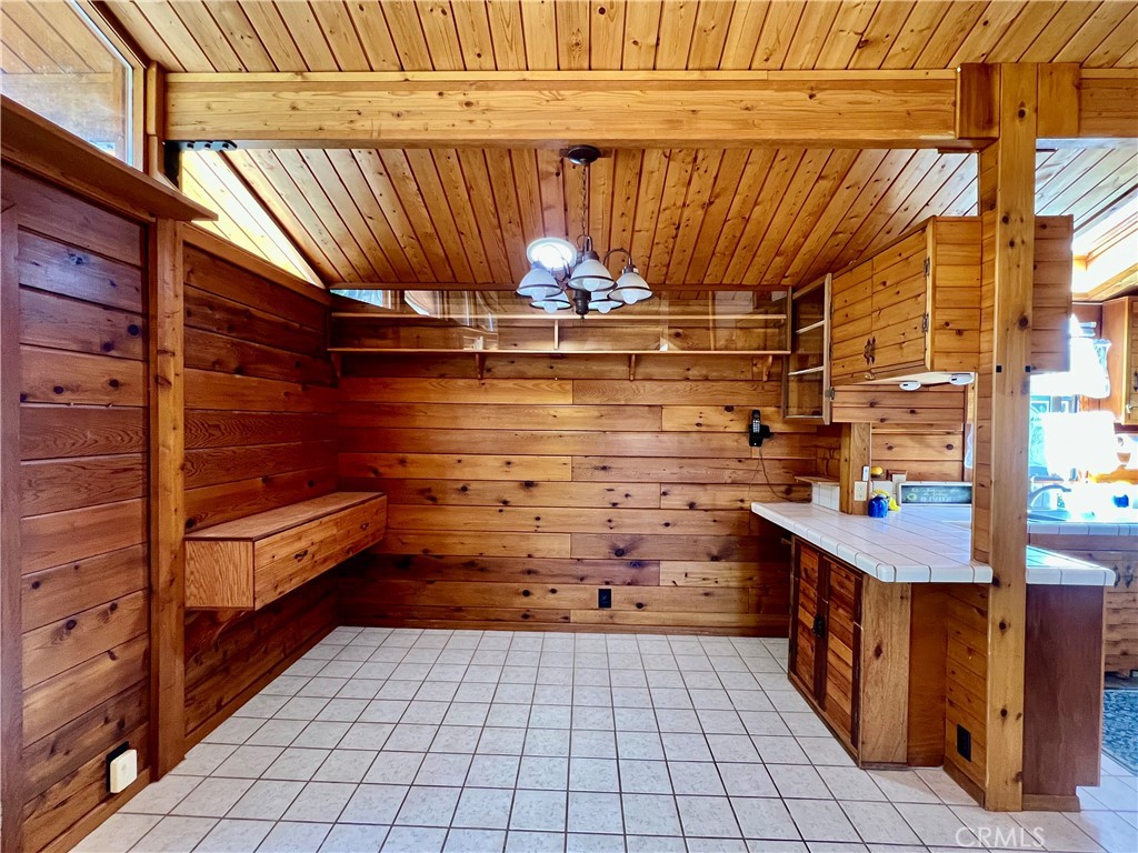 https://media.crmls.org/medias/a2acc2d1-e6a5-4985-bc85-e8d1890c1596.jpg?preset=X-Large