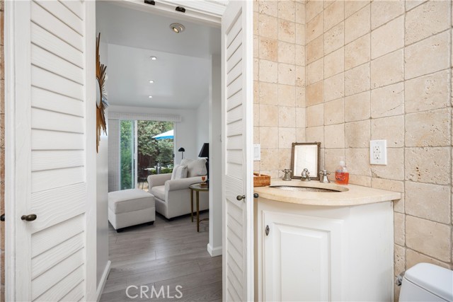 103 Yorktown, Newport Beach CA: https://media.crmls.org/medias/a2ae1e64-91ea-4f72-8f98-a55e401a05e6.jpg