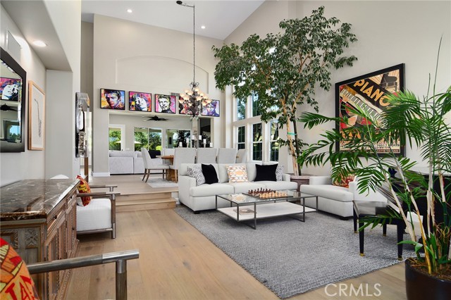 Detail Gallery Image 6 of 50 For 3941 Rock Hampton Dr, Tarzana,  CA 91356 - 5 Beds | 3 Baths