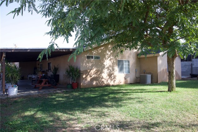 Detail Gallery Image 5 of 21 For 9672 52nd, Jurupa Valley,  CA 92509 - 4 Beds | 2 Baths