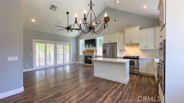 VERY NICE & OPEN FLOOR PLAN WITH A CLASSIC ISLAND.