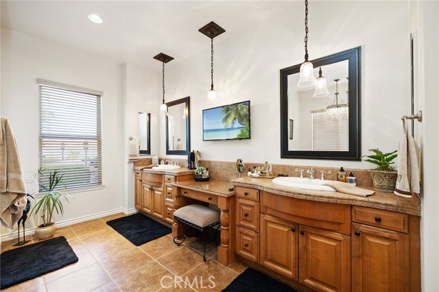 33260 Susan Grace Court, Temecula CA: https://media.crmls.org/medias/a2b2e937-4498-430d-a55c-53c0b49e9c82.jpg