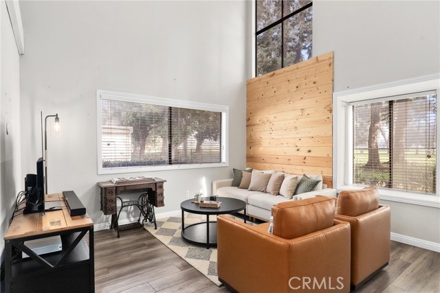 Detail Gallery Image 5 of 26 For 9832 Karmont Ave, South Gate,  CA 90280 - 2 Beds | 2 Baths