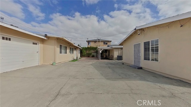 5633 Denny photo 9