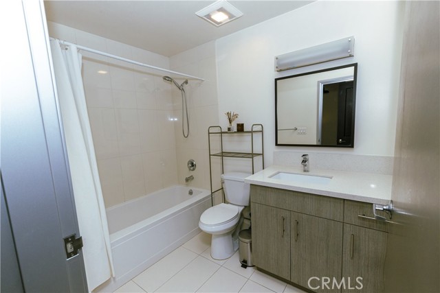 Detail Gallery Image 15 of 25 For 825 E 4th St #305,  Los Angeles,  CA 90013 - 2 Beds | 2 Baths