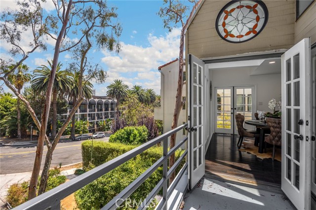11601 Montana Avenue, Los Angeles CA: https://media.crmls.org/medias/a2b72ad9-3d1a-4d4f-b517-ea6acff86c9a.jpg