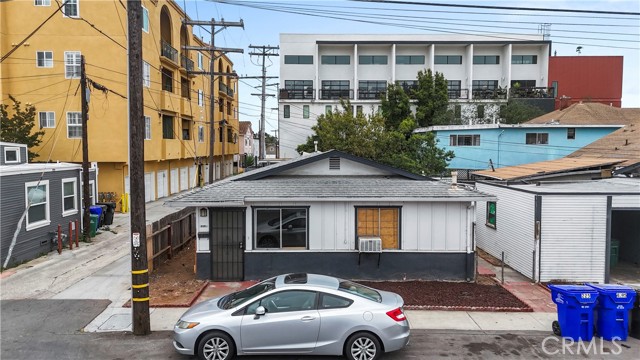 4095 Albatross Street, San Diego CA: https://media.crmls.org/medias/a2b76e69-3e1f-4f5e-9824-46cbd0b01910.jpg