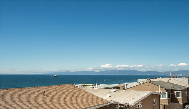 Detail Gallery Image 10 of 23 For 3316 Crest Dr, Manhattan Beach,  CA 90266 - 3 Beds | 3/1 Baths