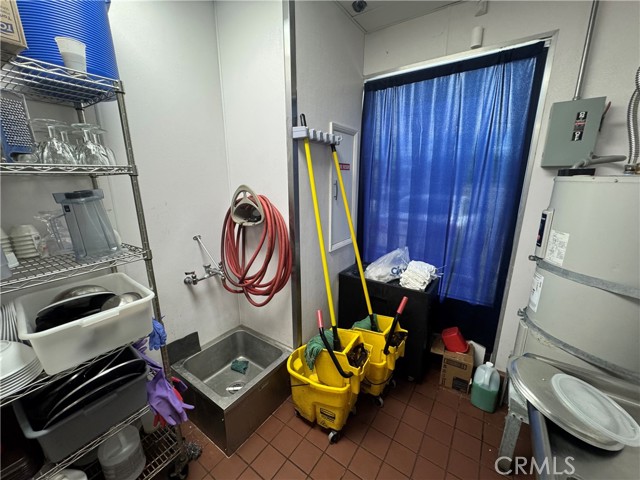 9670 Magnolia Avenue, Riverside CA: https://media.crmls.org/medias/a2b93226-ad43-40a6-9e92-5d27e8b0a563.jpg