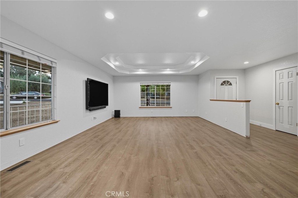 https://media.crmls.org/medias/a2ba257d-c7b8-427b-8409-2b86c1784bed.jpg?preset=X-Large