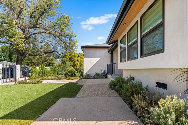 Detail Gallery Image 19 of 33 For 18848 Collins, Tarzana,  CA 91356 - 2 Beds | 2 Baths