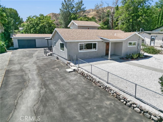 Detail Gallery Image 3 of 20 For 29543 Fitch Ave, Canyon Country,  CA 91351 - 3 Beds | 2 Baths