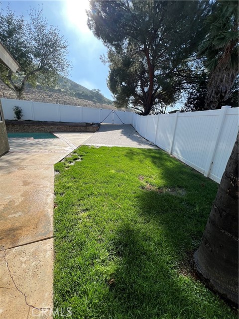 Detail Gallery Image 10 of 14 For 3531 Cherry Blossom, Lake Elsinore,  CA 92530 - 3 Beds | 2/1 Baths