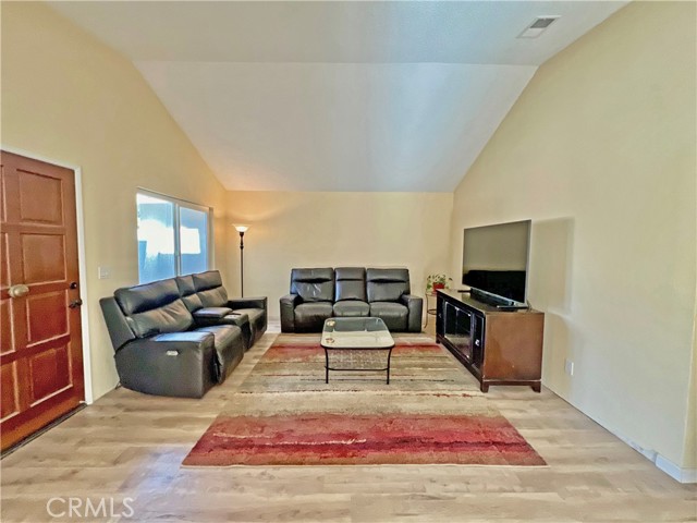 Detail Gallery Image 2 of 33 For 33510 Harvest Way, Wildomar,  CA 92595 - 2 Beds | 2 Baths