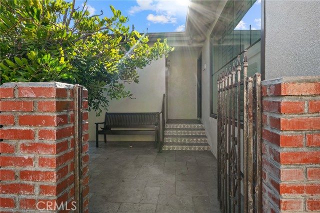 513 E Hillsdale Street, Inglewood CA: https://media.crmls.org/medias/a2be1d21-8e1a-408f-866e-276c38954aec.jpg