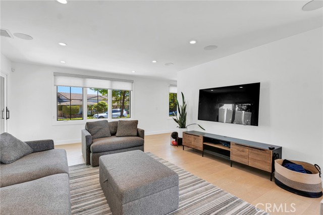 23241 Aetna Street, Woodland Hills CA: https://media.crmls.org/medias/a2bebb17-292f-4aab-bb37-899801a96dbf.jpg
