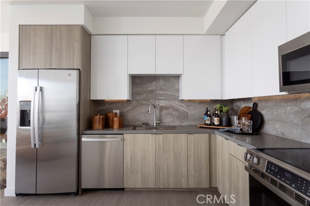 Detail Gallery Image 3 of 21 For 511 S Harbor #601,  San Pedro,  CA 90731 - 2 Beds | 2 Baths