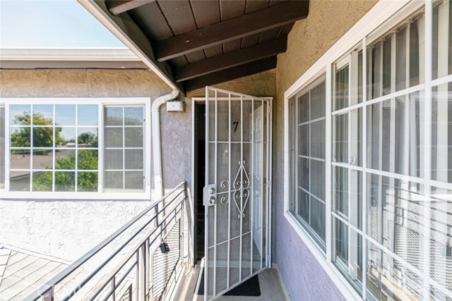 6923 Ben Avenue, North Hollywood CA: https://media.crmls.org/medias/a2bf2cf2-fa25-482f-8743-ec54f3dd4a90.jpg