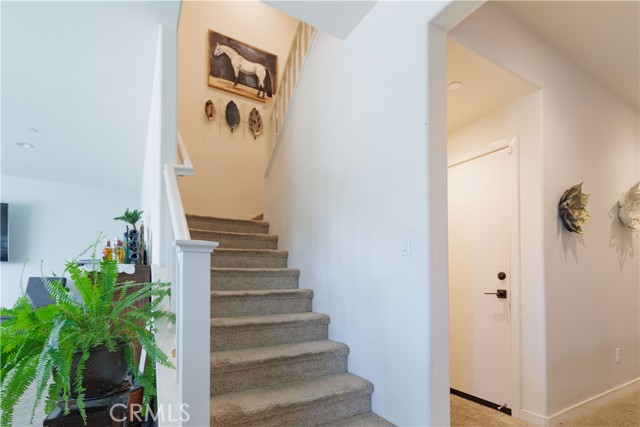 Detail Gallery Image 4 of 27 For 15755 Parry Peak Dr, Fontana,  CA 92336 - 6 Beds | 3/1 Baths