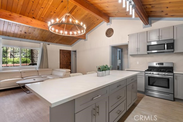 Detail Gallery Image 7 of 22 For 294 Santa Clara, Big Bear Lake,  CA 92315 - 3 Beds | 1/1 Baths