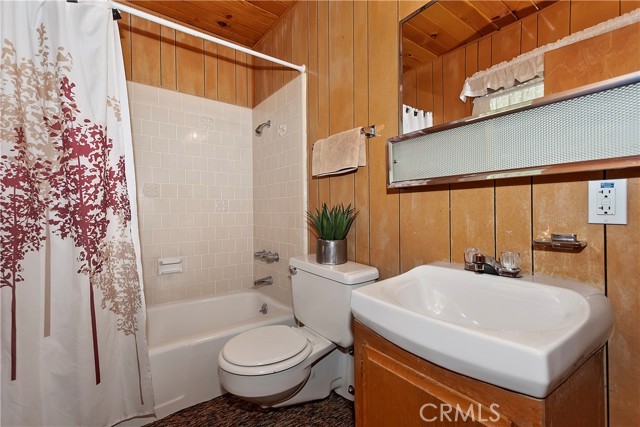 Detail Gallery Image 17 of 29 For 33094 Robin Ln, Running Springs,  CA 92382 - 2 Beds | 2 Baths